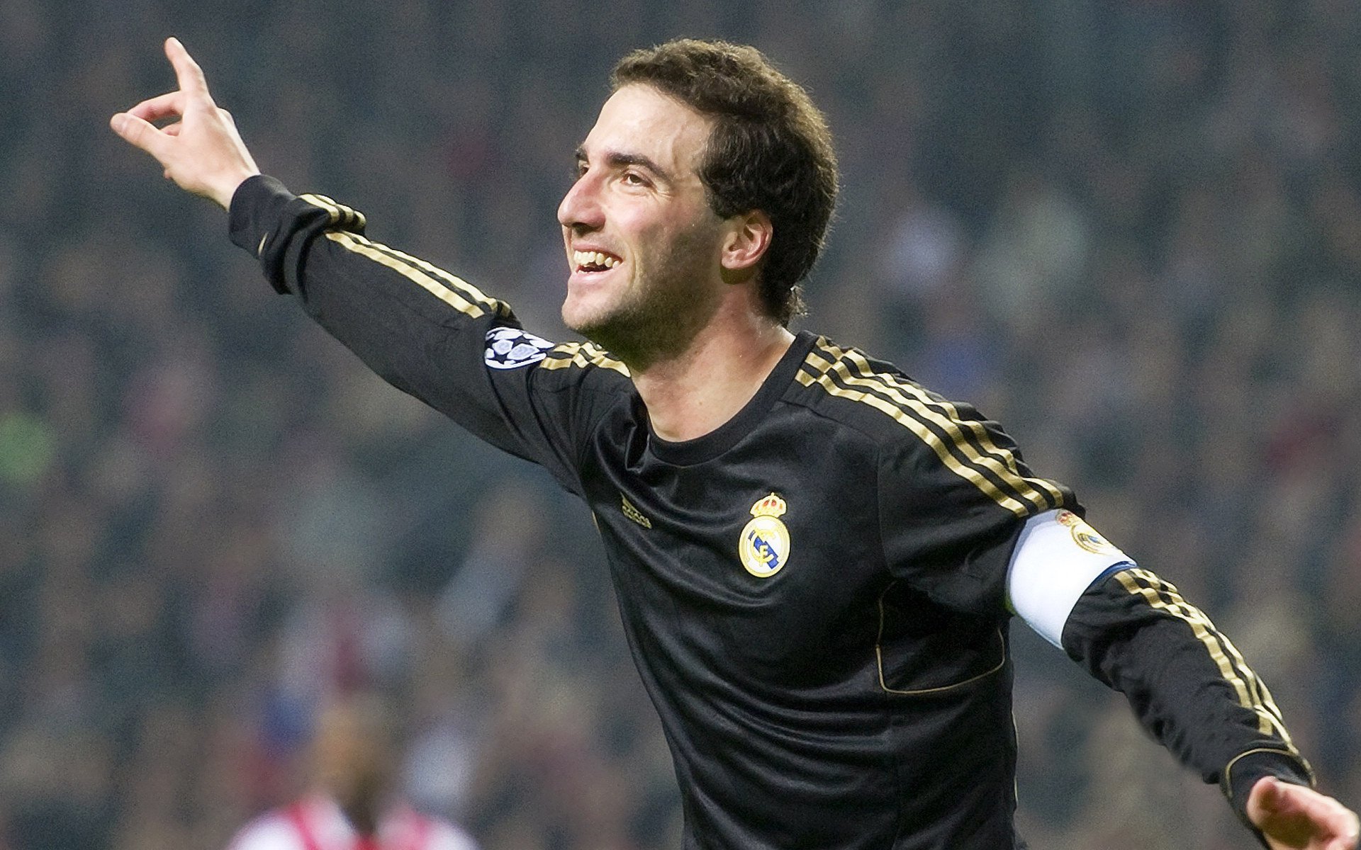 曼城之夜，米切尔用一记倒钩杀死了所有悬念